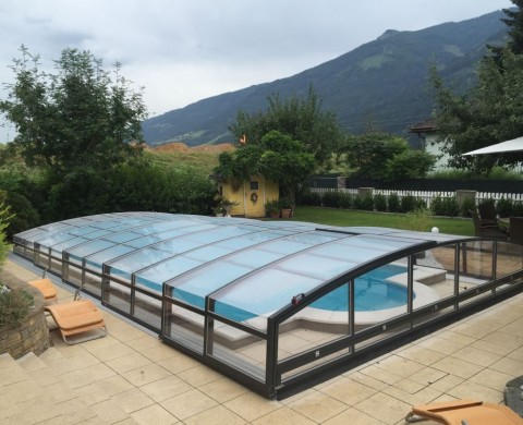 Halbrunde Poolüberdachung Halbrunde Poolüberdachung