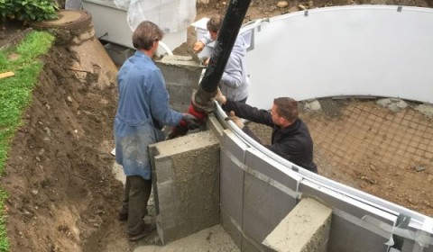 Fundament eines Swimmingpools Fundament eines Swimmingpools